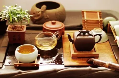 茶香弥漫，体验喝茶的愉悦心情